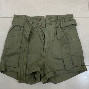 Abercrombie & Fitch Women's Cargo Shorts in Olive